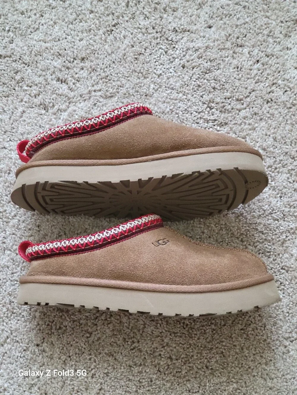 ❤️EUC❤️ UGG Girls Tasman II Chestnut Slippers with Red Trim